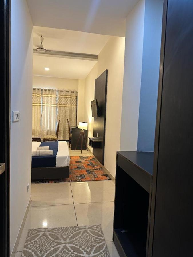 Hotel Jb Residency !! Luxurious & Royal Balcony Rooms !! Large Rooms Zirakpur Eksteriør bilde