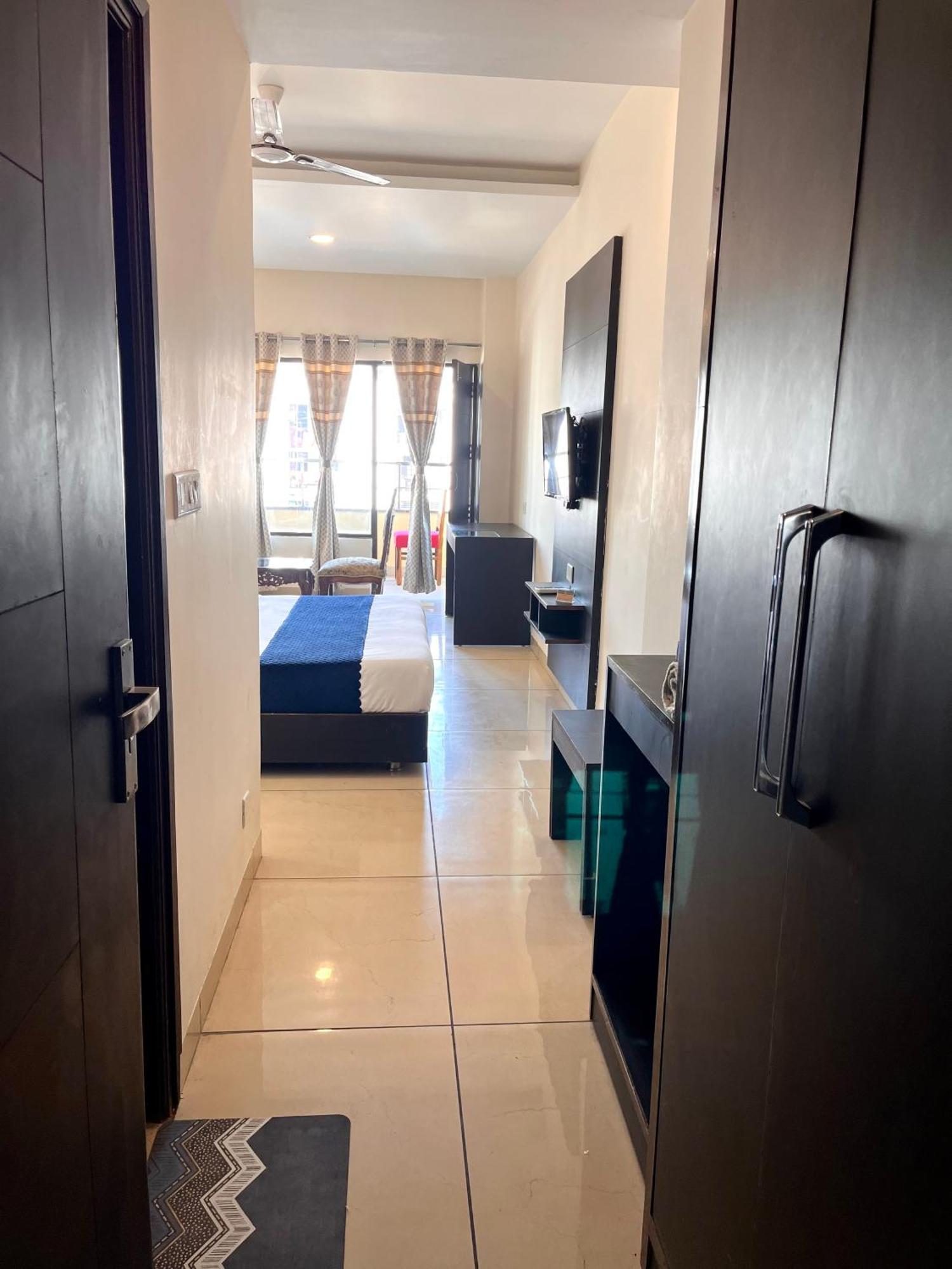 Hotel Jb Residency !! Luxurious & Royal Balcony Rooms !! Large Rooms Zirakpur Eksteriør bilde
